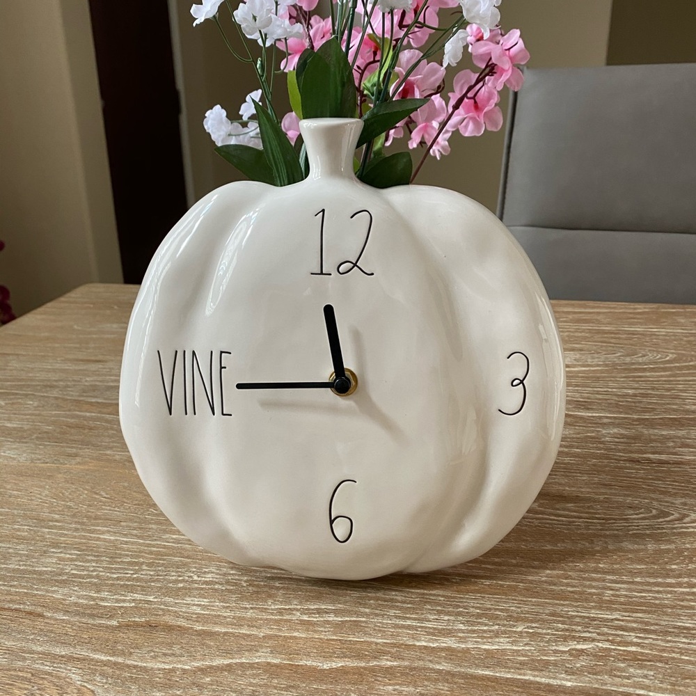 Rae dunn clock - Picture 1 of 2